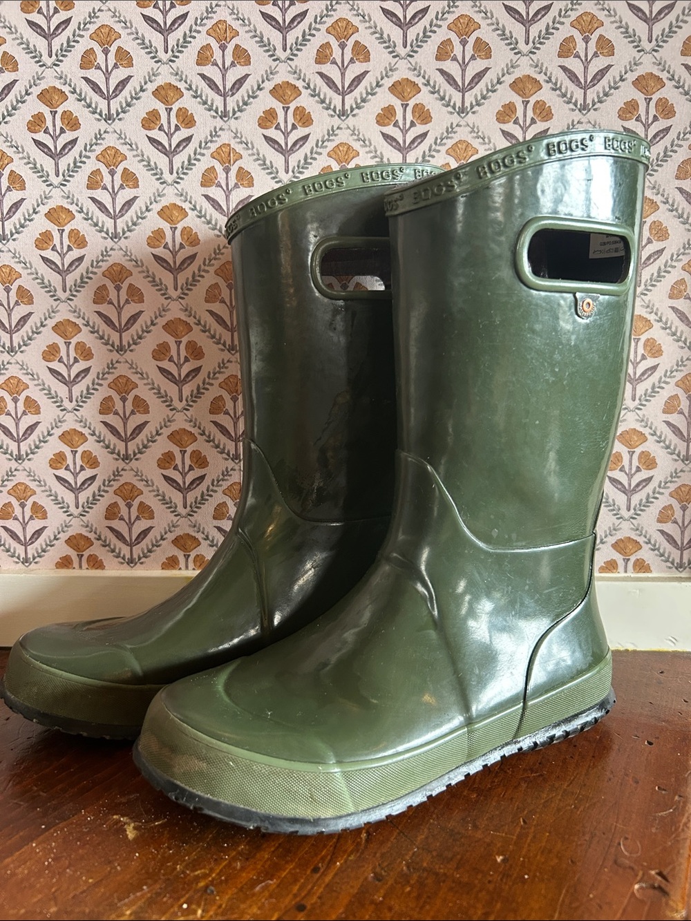 Bogs Olive Green Waterproof Pull-On Rain Boots Size 5
